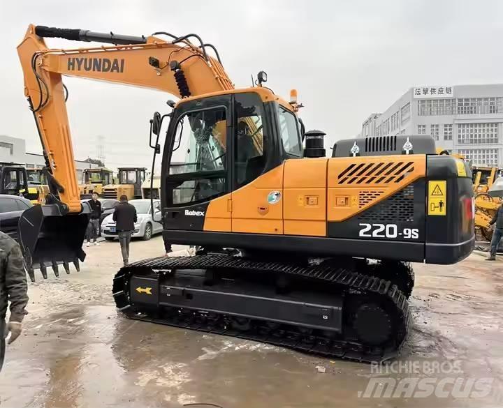Hyundai R220-9S Excavatoare pe șenile
