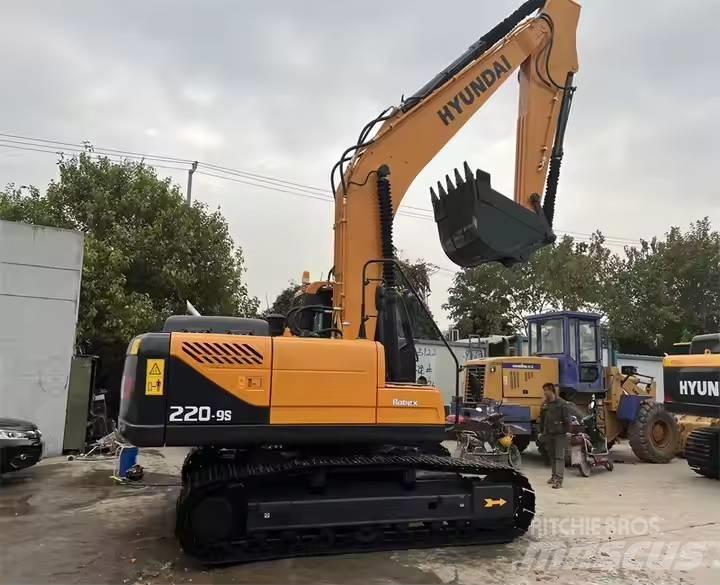 Hyundai R220-9S Excavatoare pe șenile
