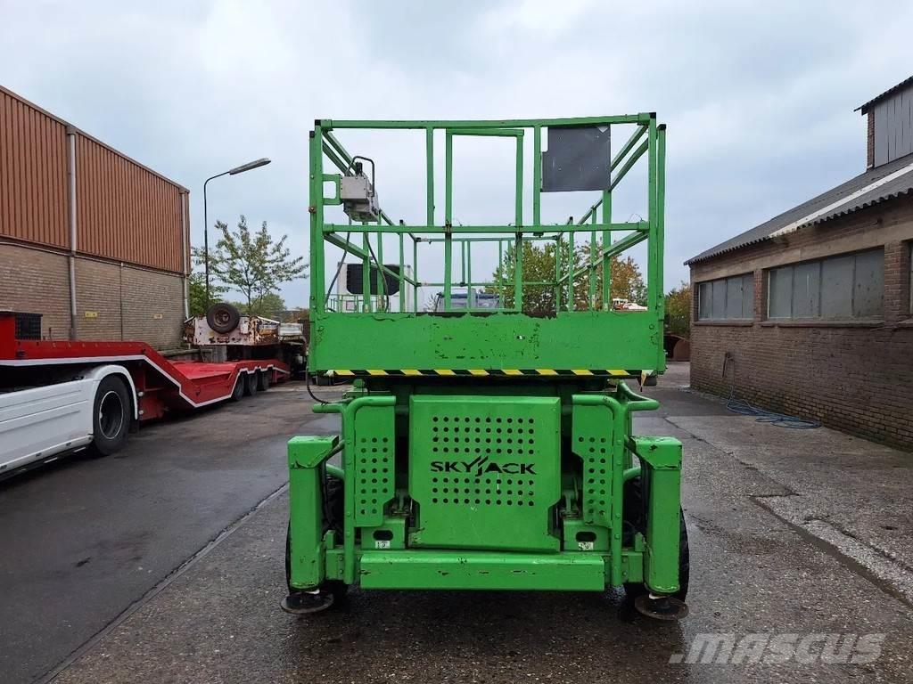 SkyJack SJ-8831 Platforme foarfeca