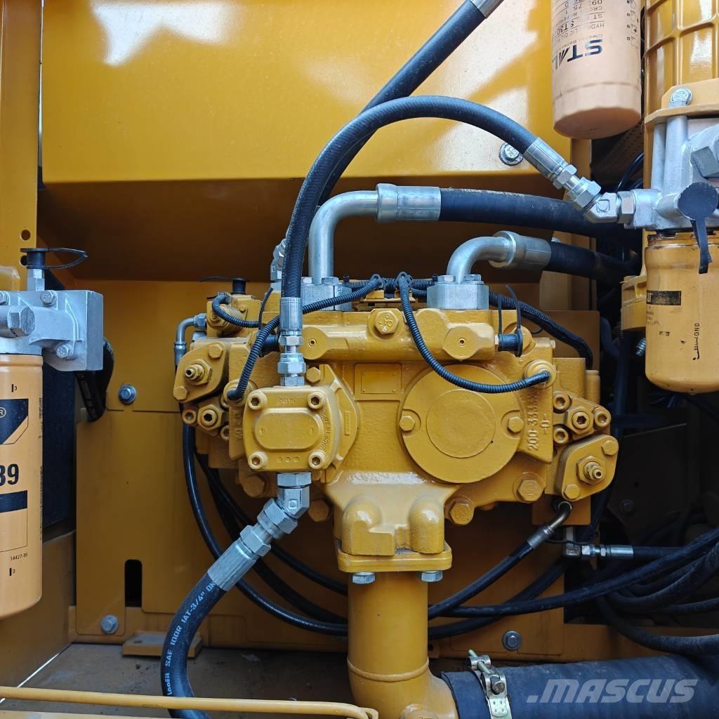 CAT 320D2L Excavatoare pe șenile
