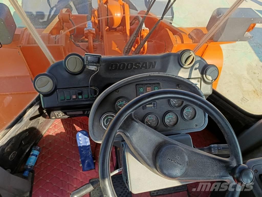 Doosan DL 505 Incarcator pe pneuri