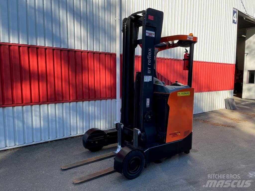 BT RR E 160 Stivuitor cu catarg retractabil