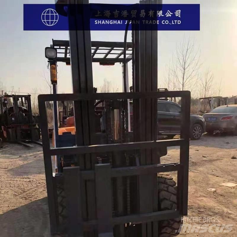 TCM 30j Stivuitor diesel