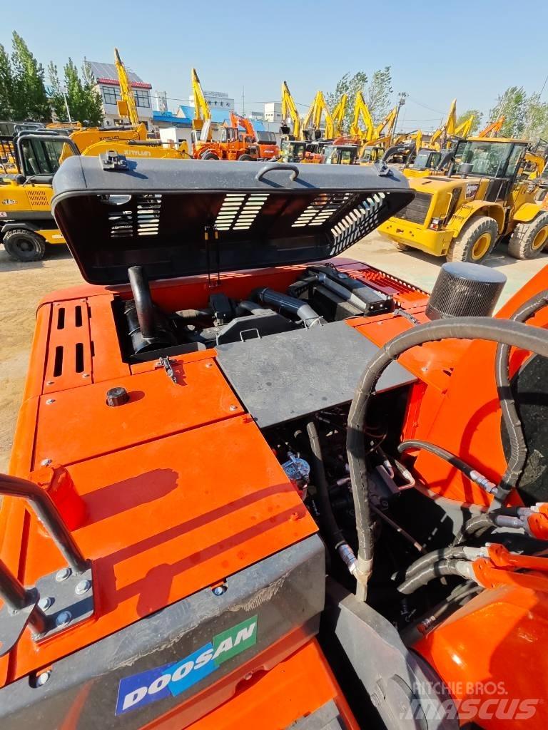 Doosan DX 225 LC Excavatoare pe șenile
