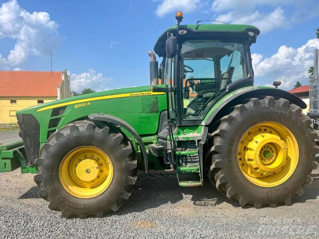 John Deere 8320 R Tractoare
