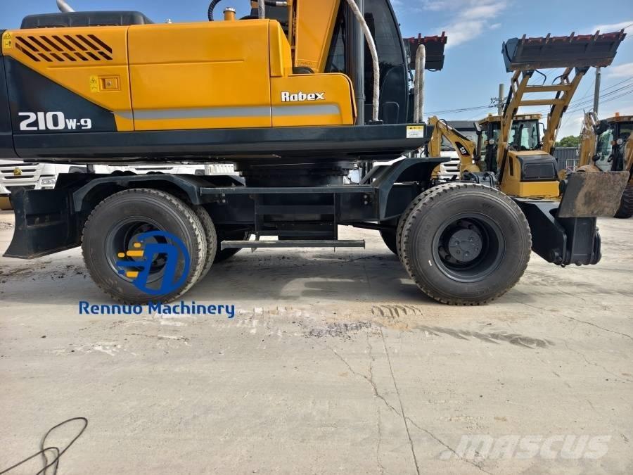 Hyundai 210W-9 Excavatoare cu roti