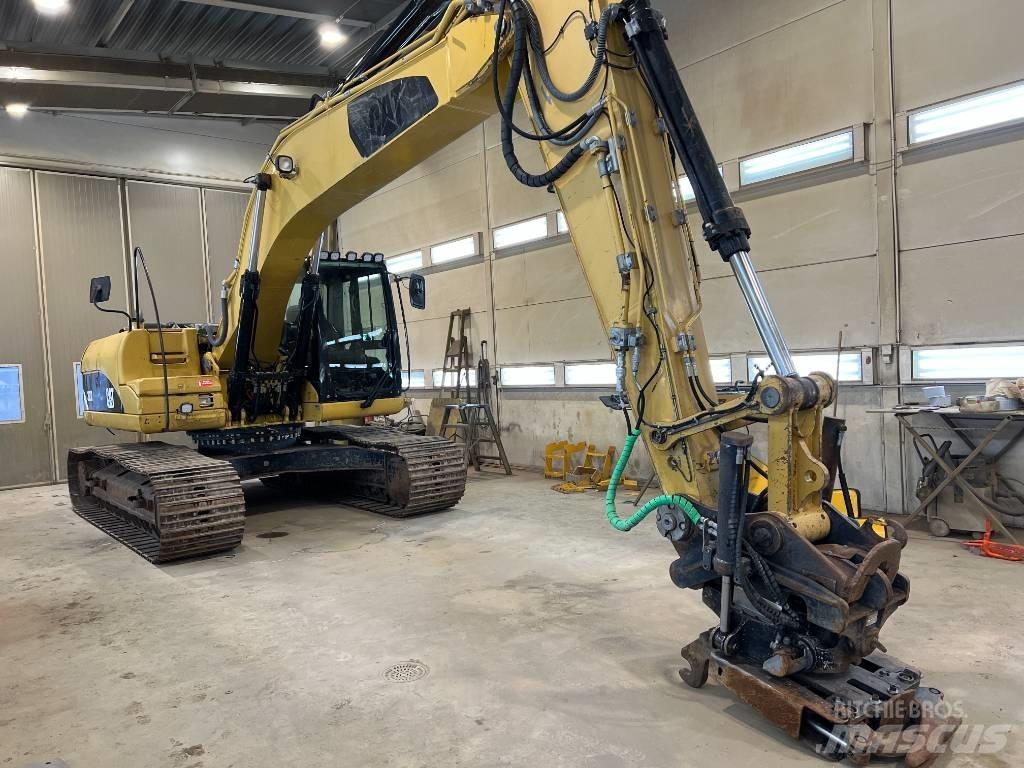 CAT 323 D L Excavatoare pe șenile
