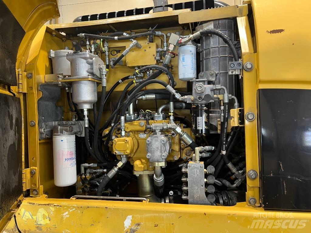 CAT 323 D L Excavatoare pe șenile
