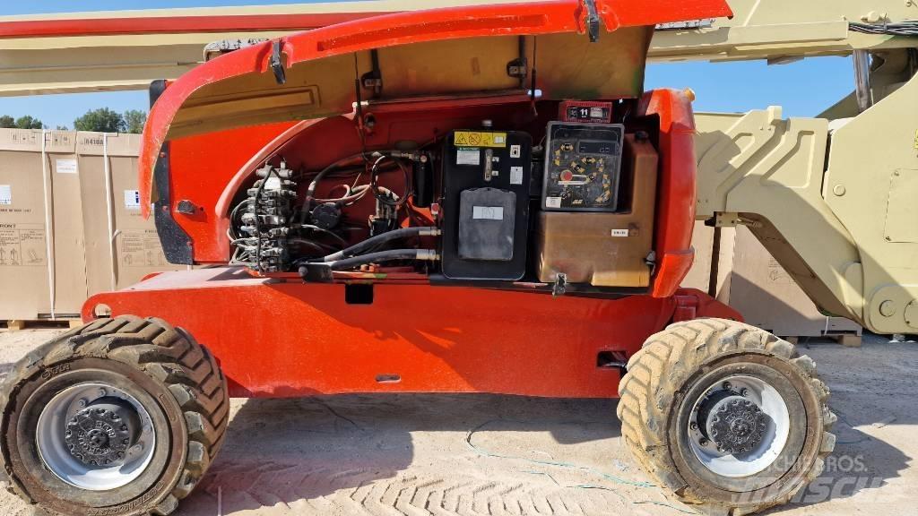 JLG 800AJ Nacele cu brat articulat