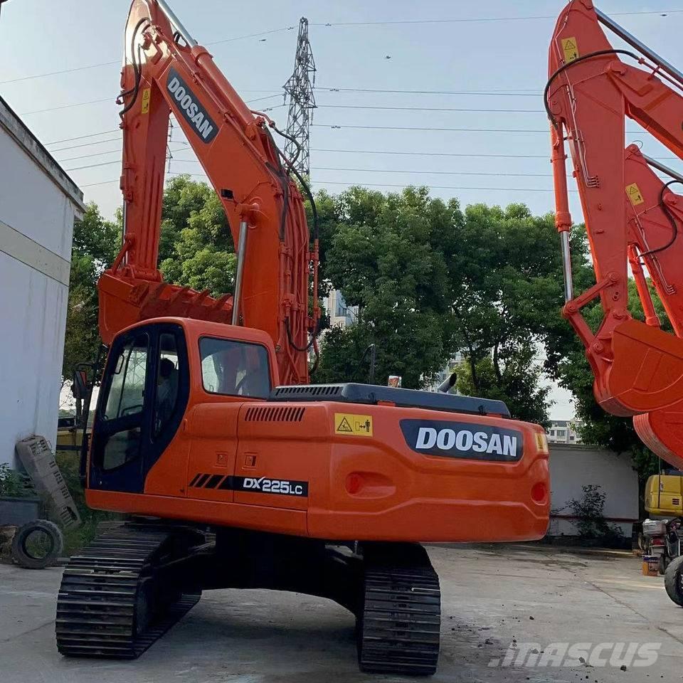 Doosan DX 225 Excavatoare pe șenile

