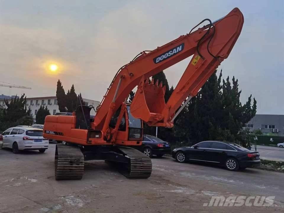 Doosan DX 225 Excavatoare pe șenile
