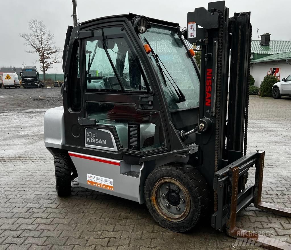 Nissan UG1D2A30LQ Stivuitor GPL