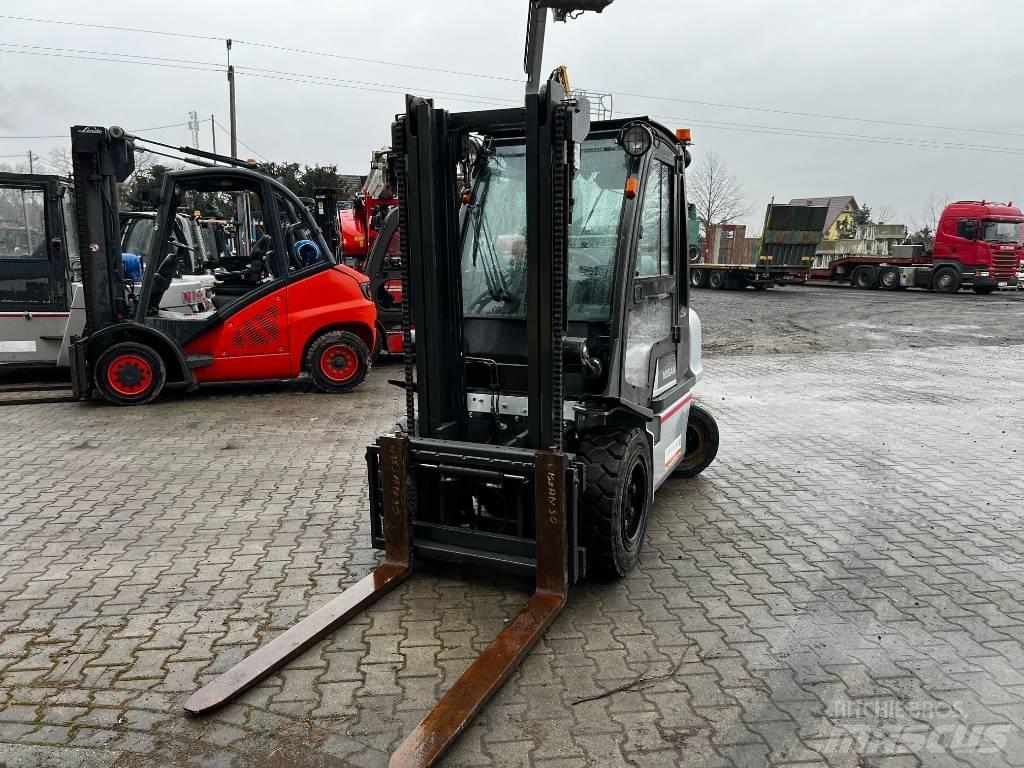Nissan UG1D2A30LQ Stivuitor GPL