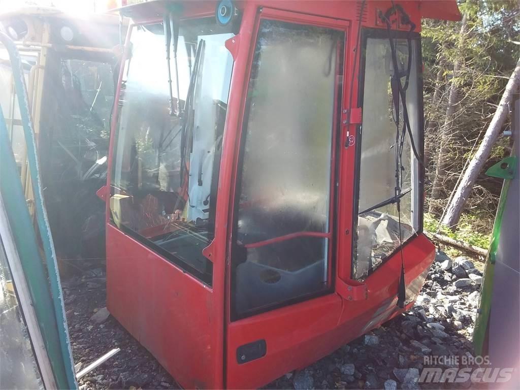 Komatsu 895 Cabine si interior