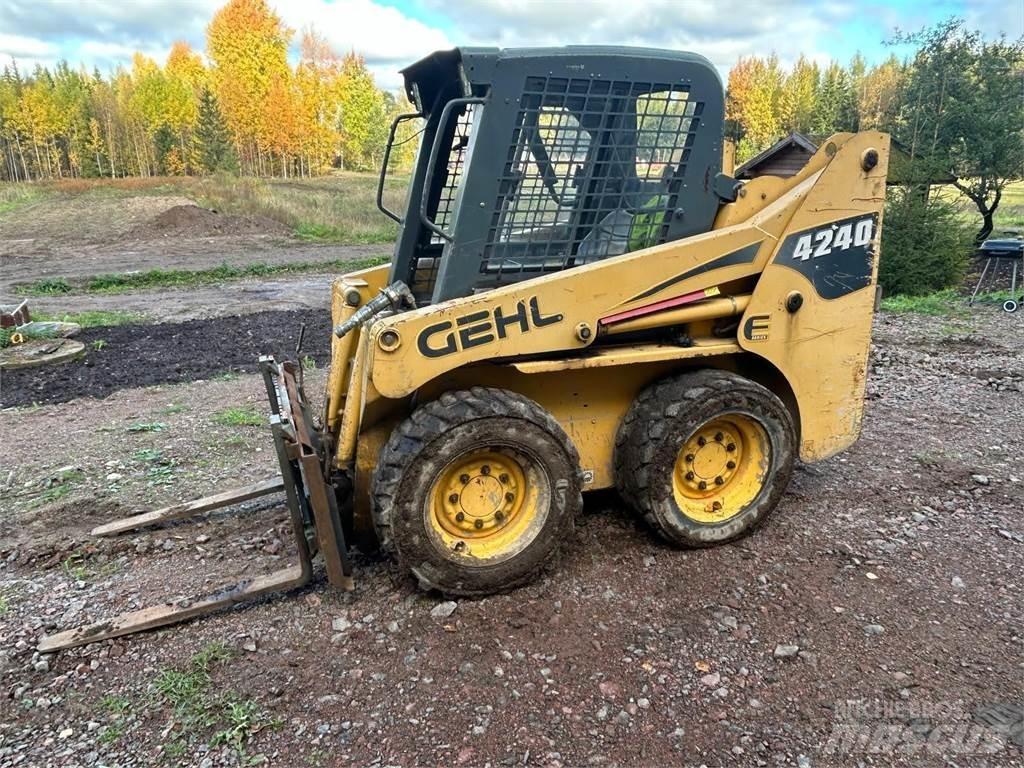 Gehl 4240 Mini incarcator