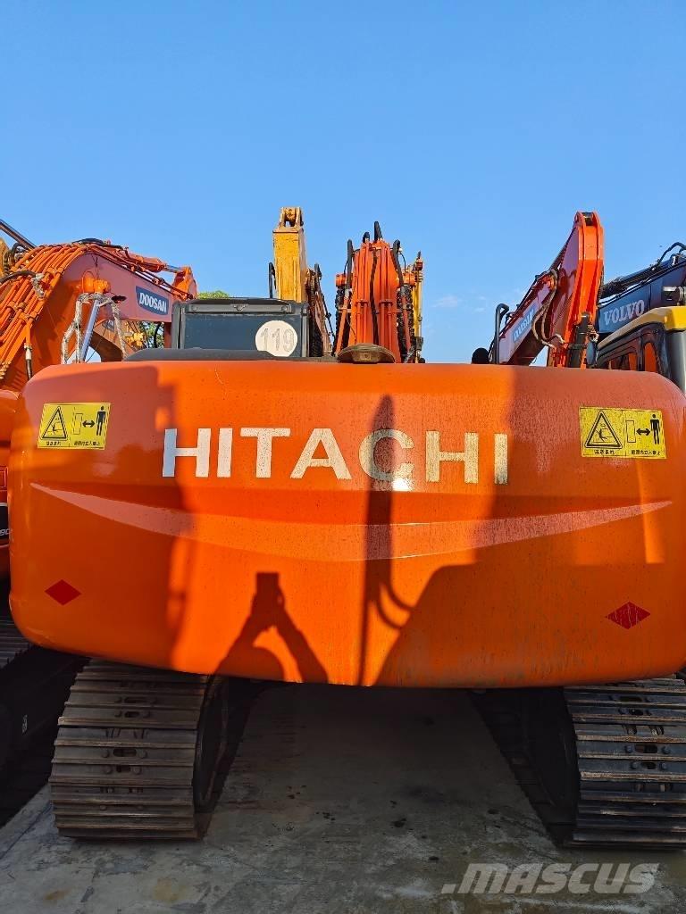 Hitachi ZX 210 Excavatoare pe șenile

