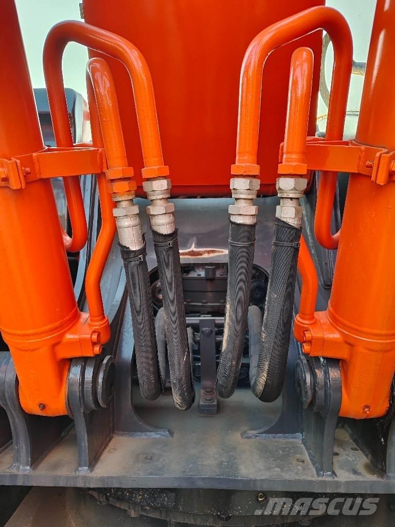Hitachi ZX 210 Excavatoare pe șenile
