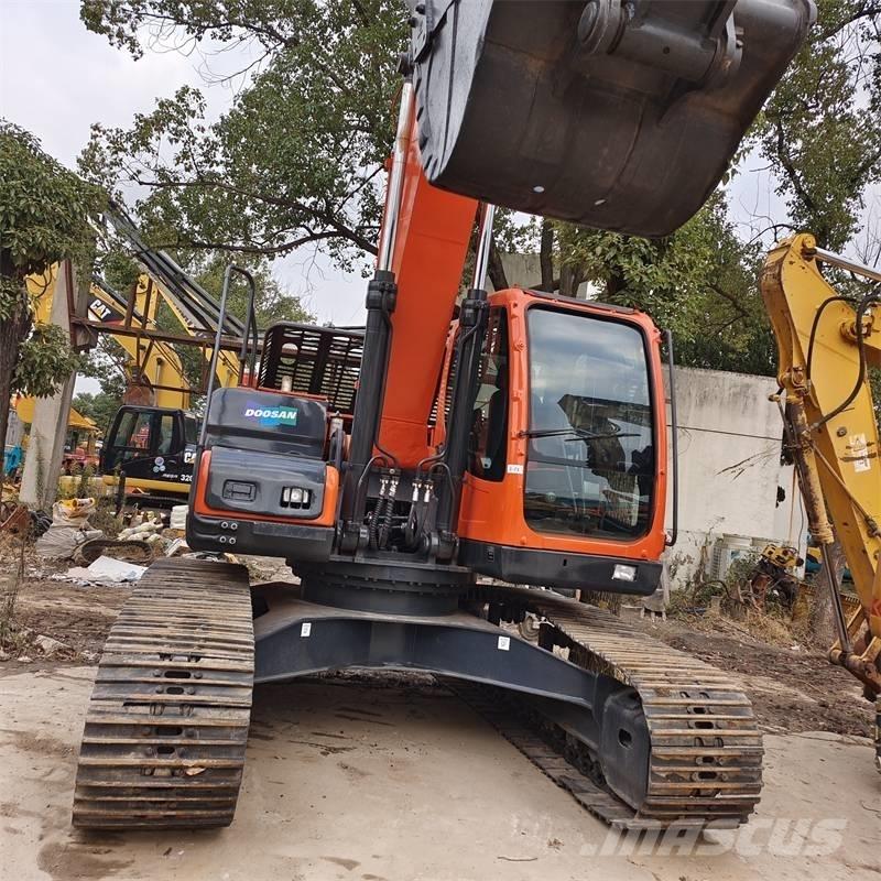 Doosan DX 225 Excavatoare pe șenile
