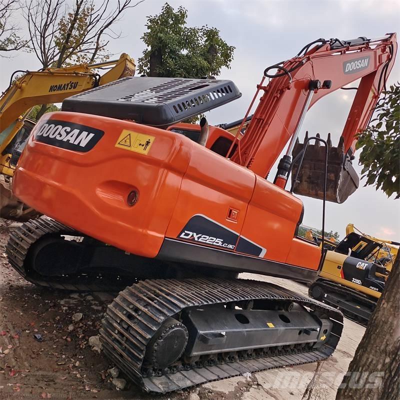 Doosan DX 225 Excavatoare pe șenile
