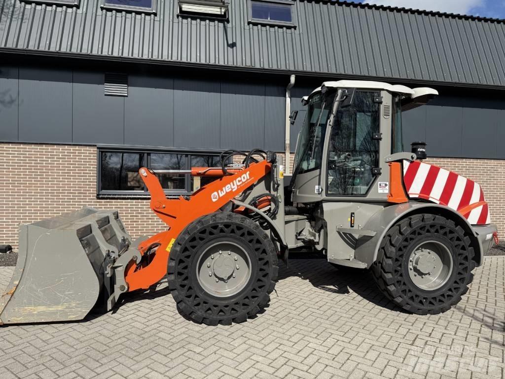 Weycor AR 560 Incarcator pe pneuri