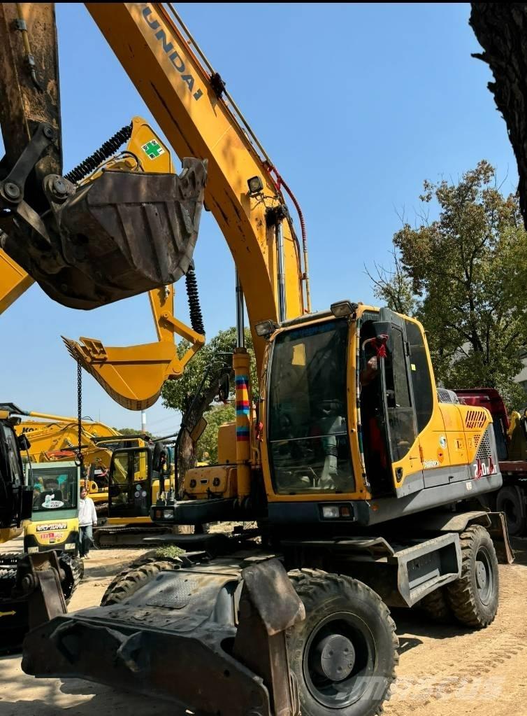 Hyundai 210W-9 Excavatoare cu roti