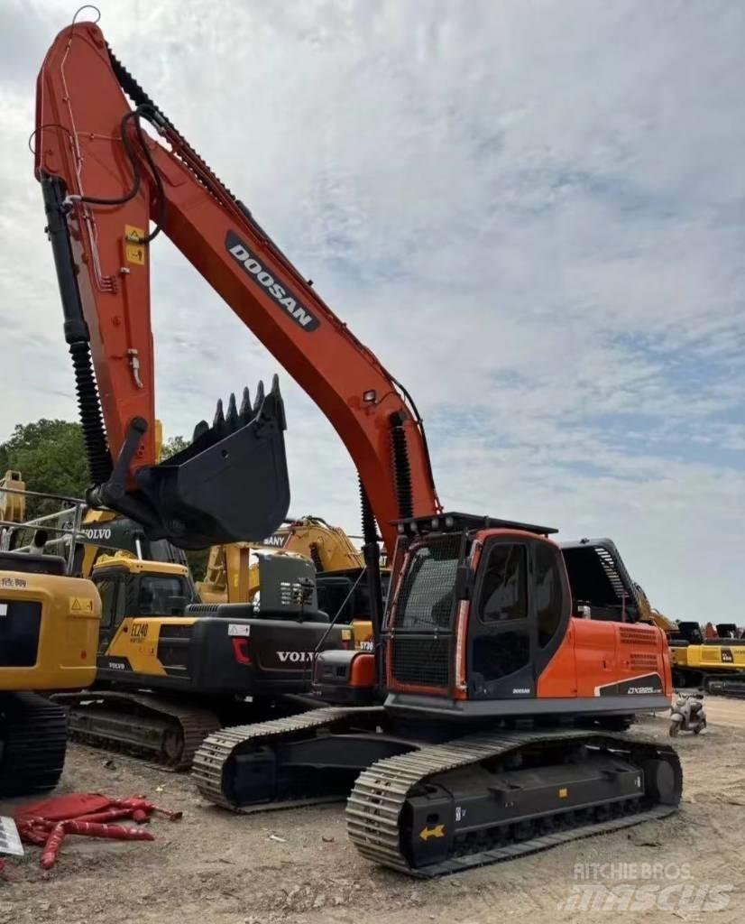 Doosan DX 225 Excavatoare pe șenile

