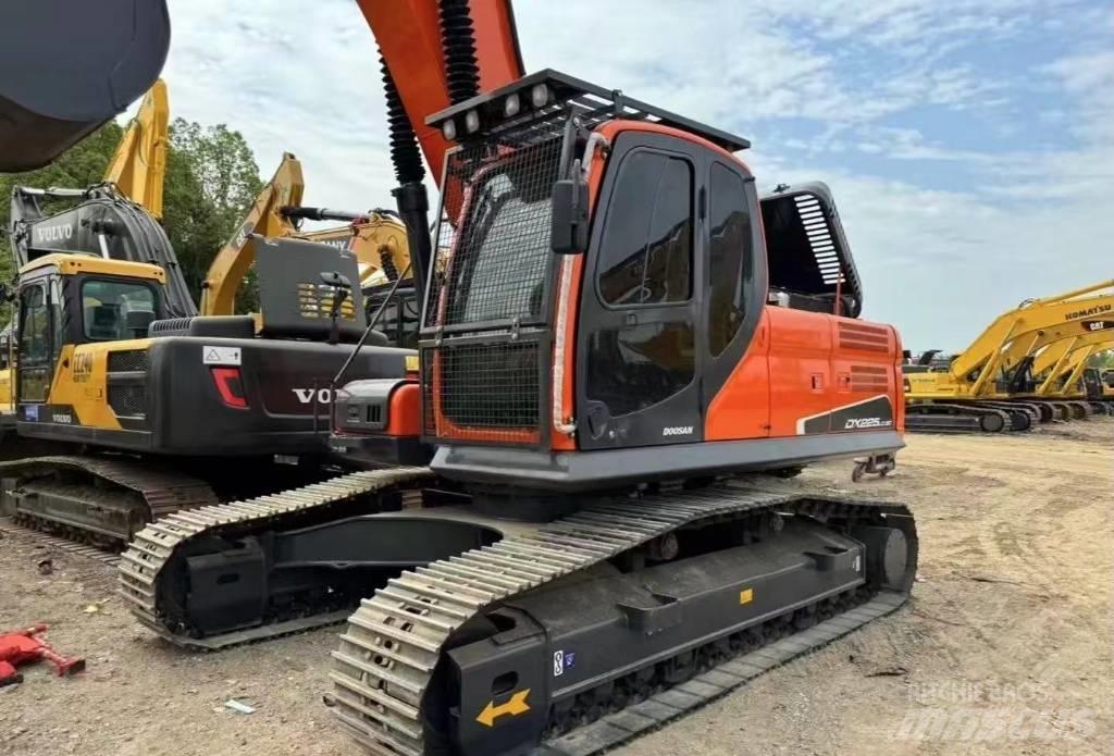 Doosan DX 225 Excavatoare pe șenile
