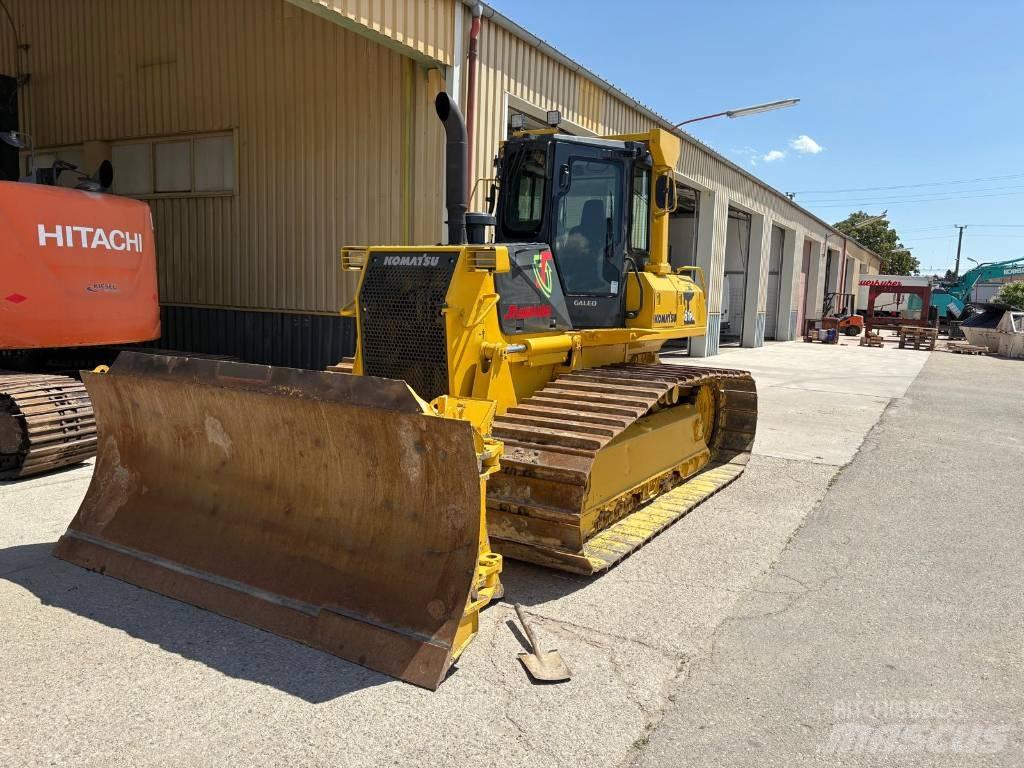 Komatsu 61 PX Buldozere pe senile
