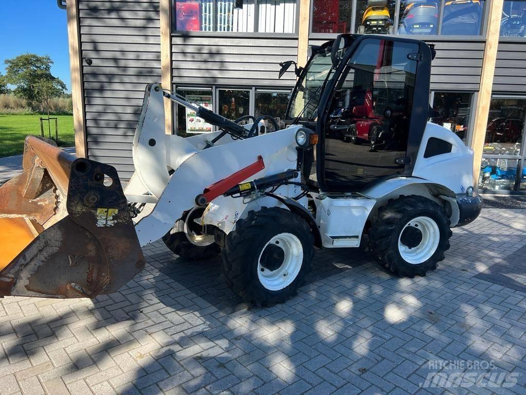 Yanmar 1201 Incarcator pe pneuri