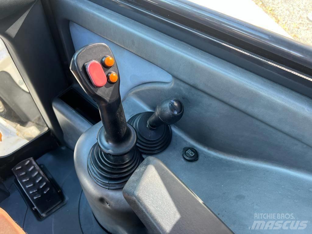 Yanmar 1201 Incarcator pe pneuri