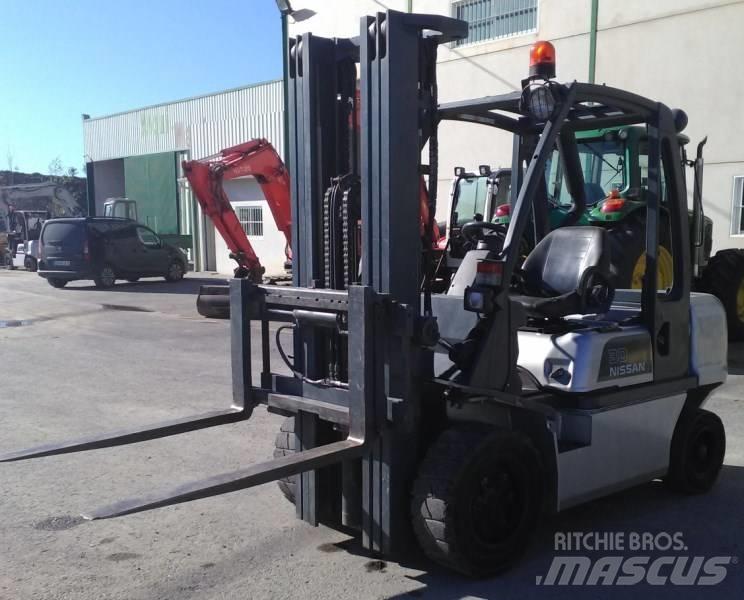 Nissan FGD02A30Q Stivuitor diesel