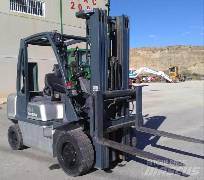 Nissan FGD02A30Q Stivuitor diesel