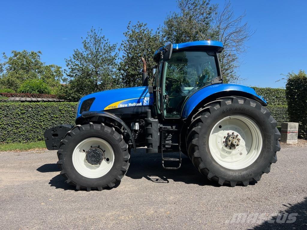 New Holland T 7040 Tractoare
