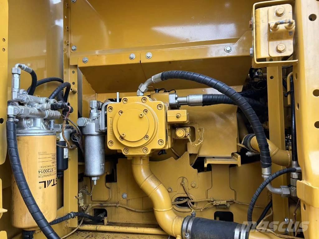 CAT 320 Excavatoare pe șenile
