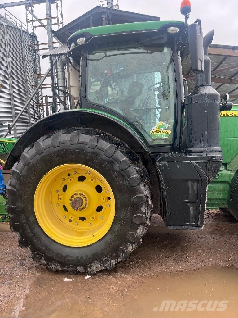 John Deere 8320 R Tractoare