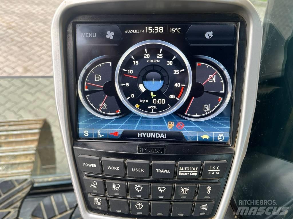 Hyundai HX 220 L Excavatoare pe șenile
