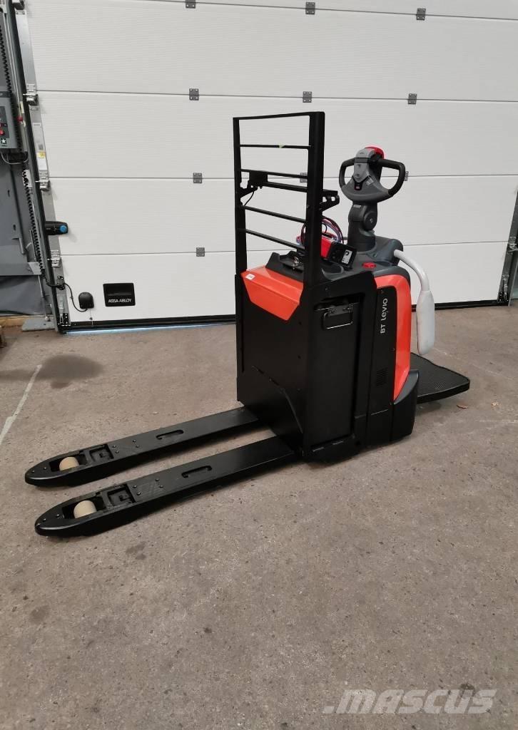 Toyota LPE220 Transpaleta cu platforma
