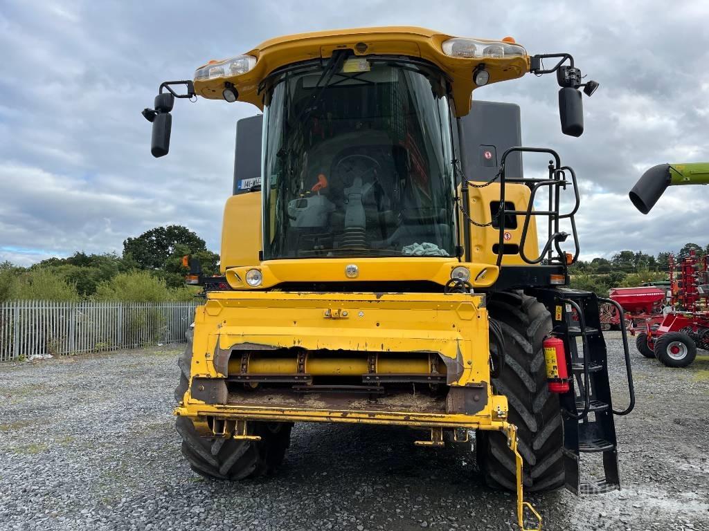 New Holland CX 8070 Combine de secerat