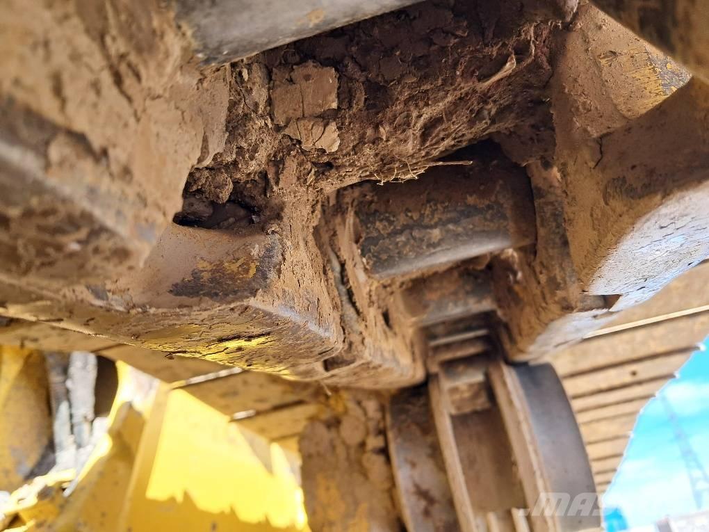 Komatsu D61PXI-24E0 Buldozere pe senile