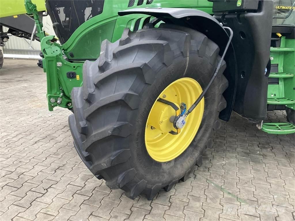 John Deere 6215R Tractoare