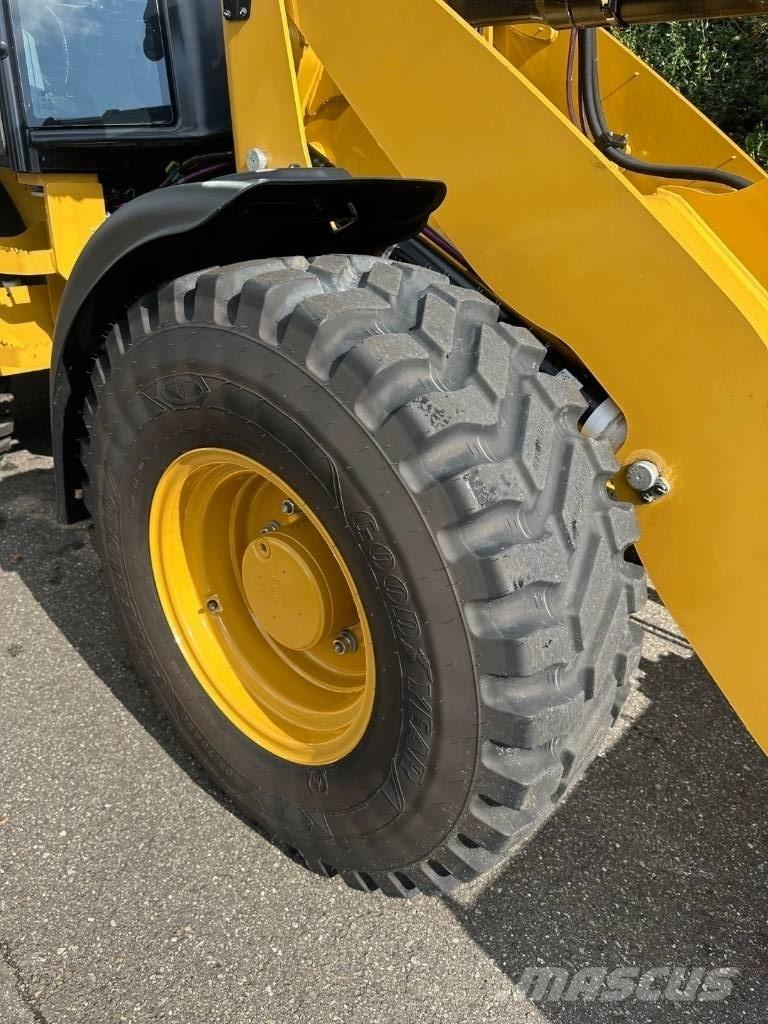 CAT 908 Incarcator pe pneuri