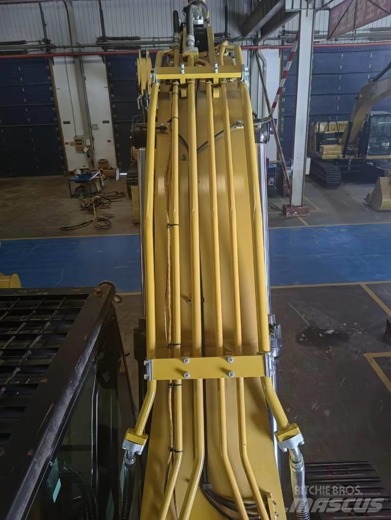 CAT 323 Excavatoare pe șenile
