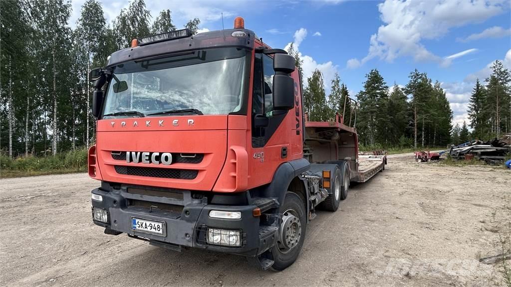 Iveco Trakker Camioane platforma/prelata