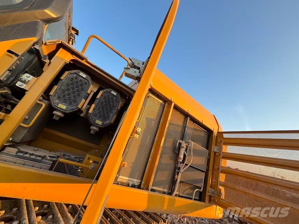 CAT 352 Excavatoare pe șenile

