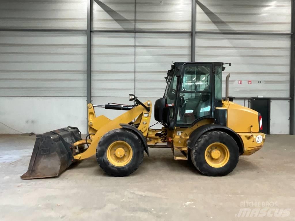 CAT 908 M Incarcator pe pneuri