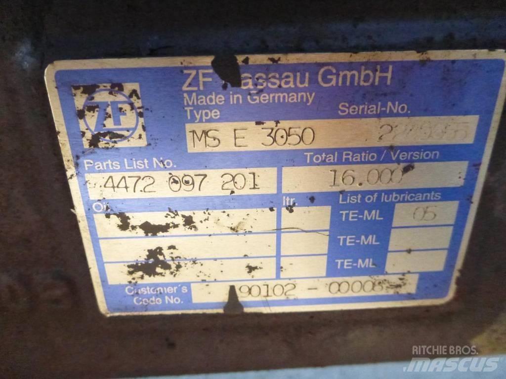 GM Doosan DX140W Axe
