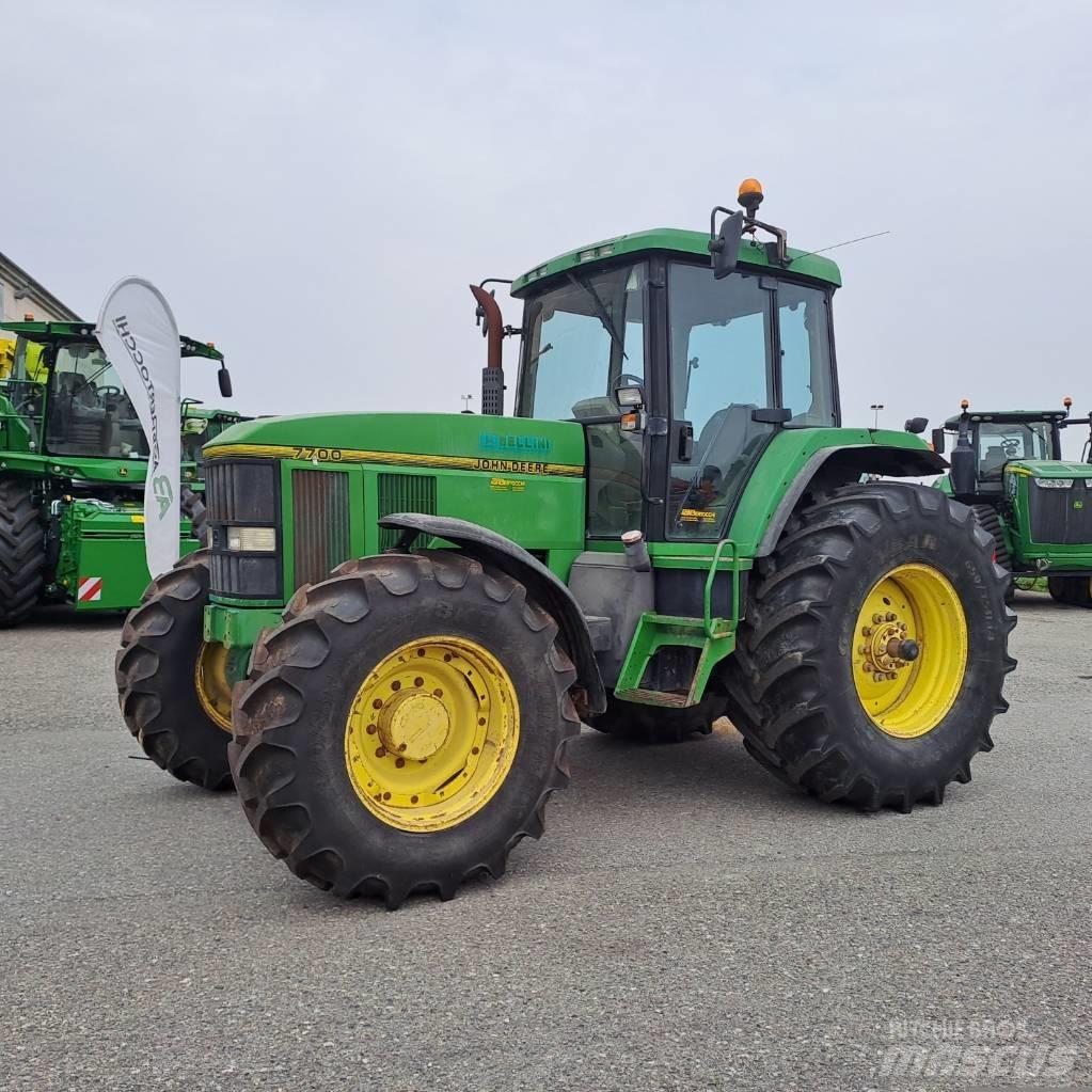 John Deere 7700 Tractoare