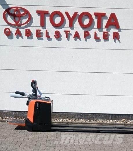 Toyota LPE 250 Transpaleta manuala