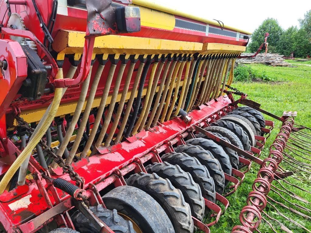 Väderstad Rapid400C Perforatoare