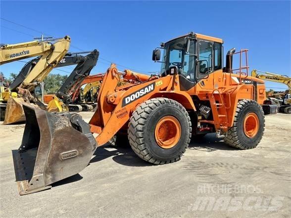 Doosan DL300 Incarcator pe pneuri